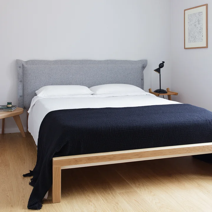 Hans Hansen - Pure Bett mit Polsterkopfteil 180 cm, eiche matt lackiert / grau