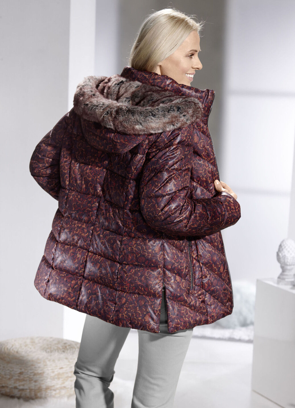 Jacke mit Kunstpelz-Innenausstattung in der Kapuze