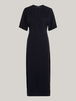 Vestido longo evasê com fenda e decote em forma de fechadura