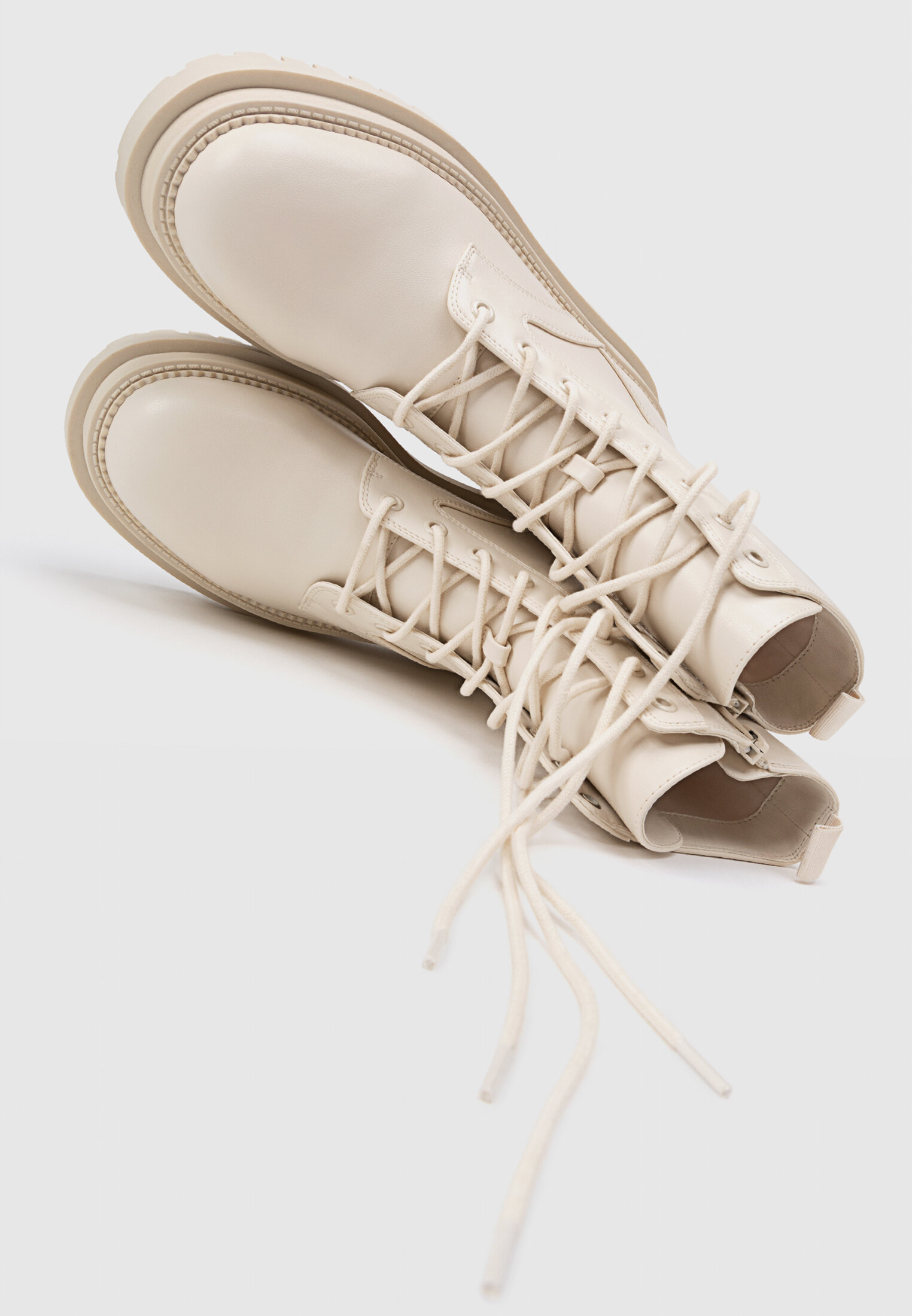 Botas de cano curto sem cadarço