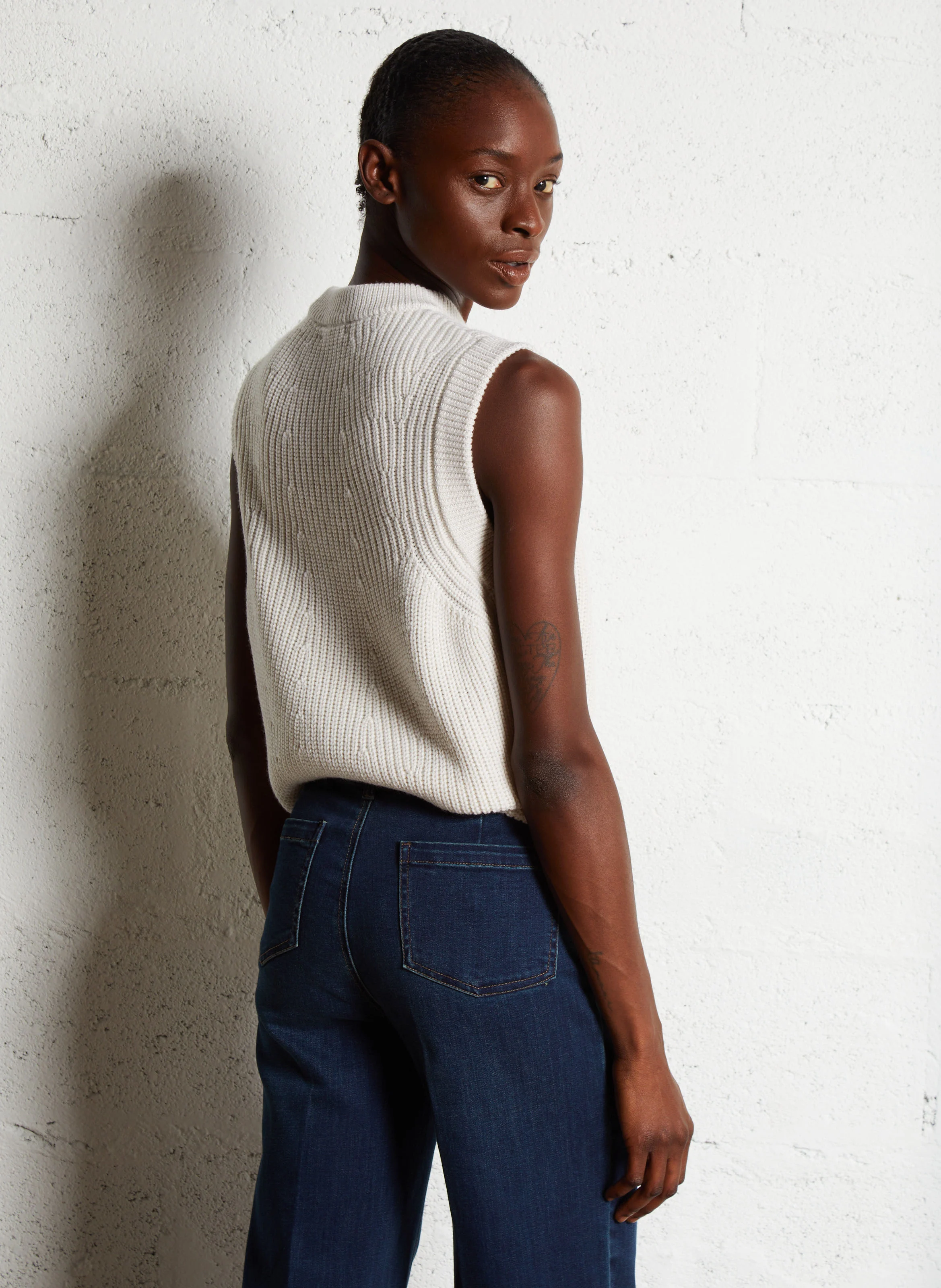 Pull sans manches col rond droit en laine | Beige
