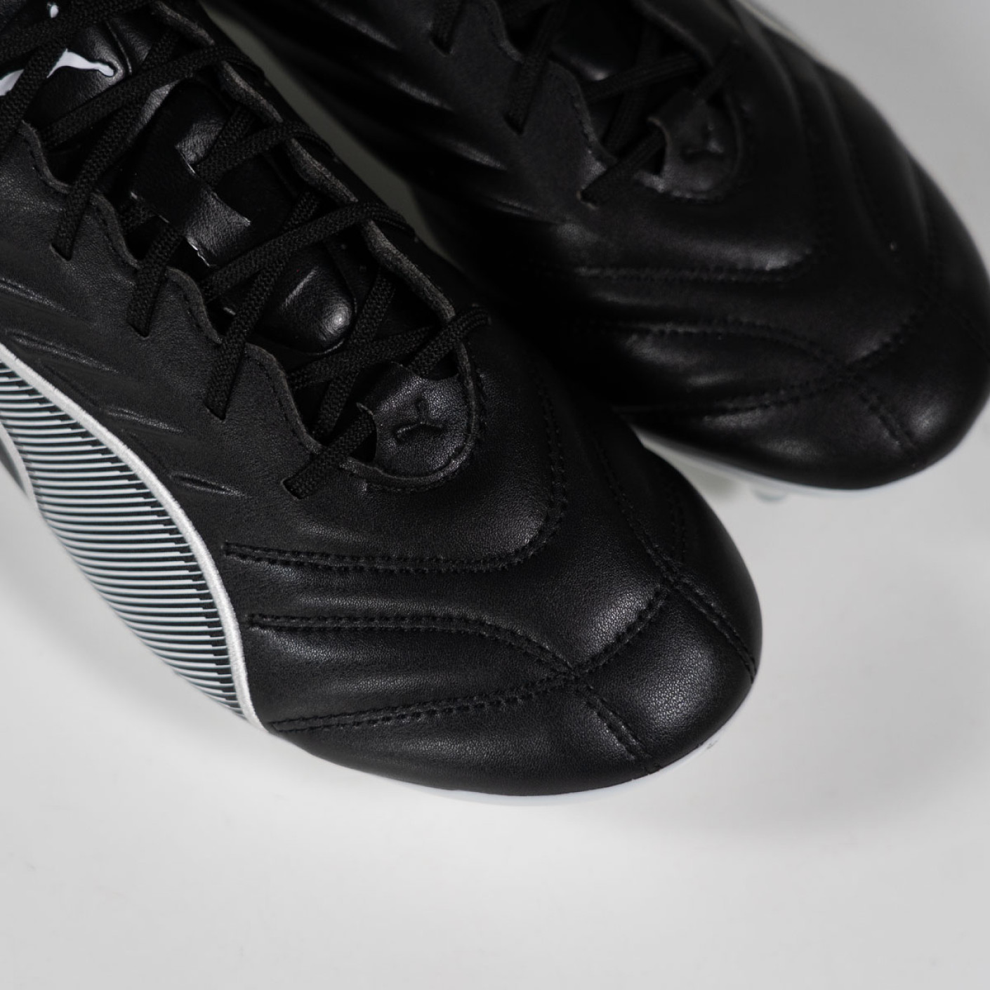 PUMA King Pro IJzeren-Nop Voetbalschoenen (SG) Zwart Wit Grijs