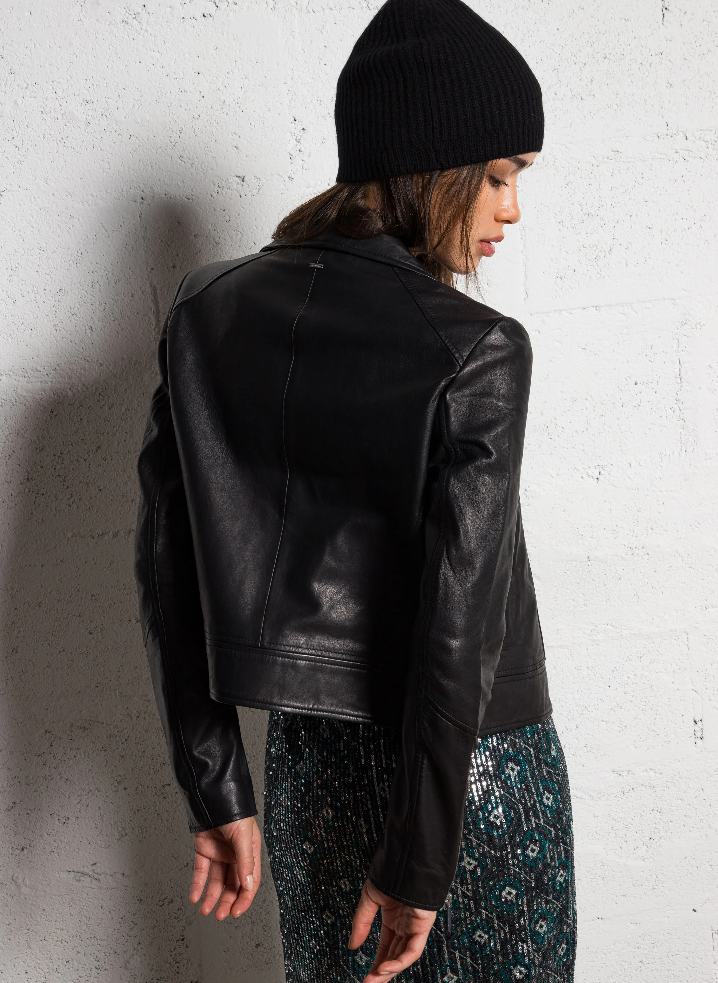 Blouson court zippé en cuir d'agneau | Noir