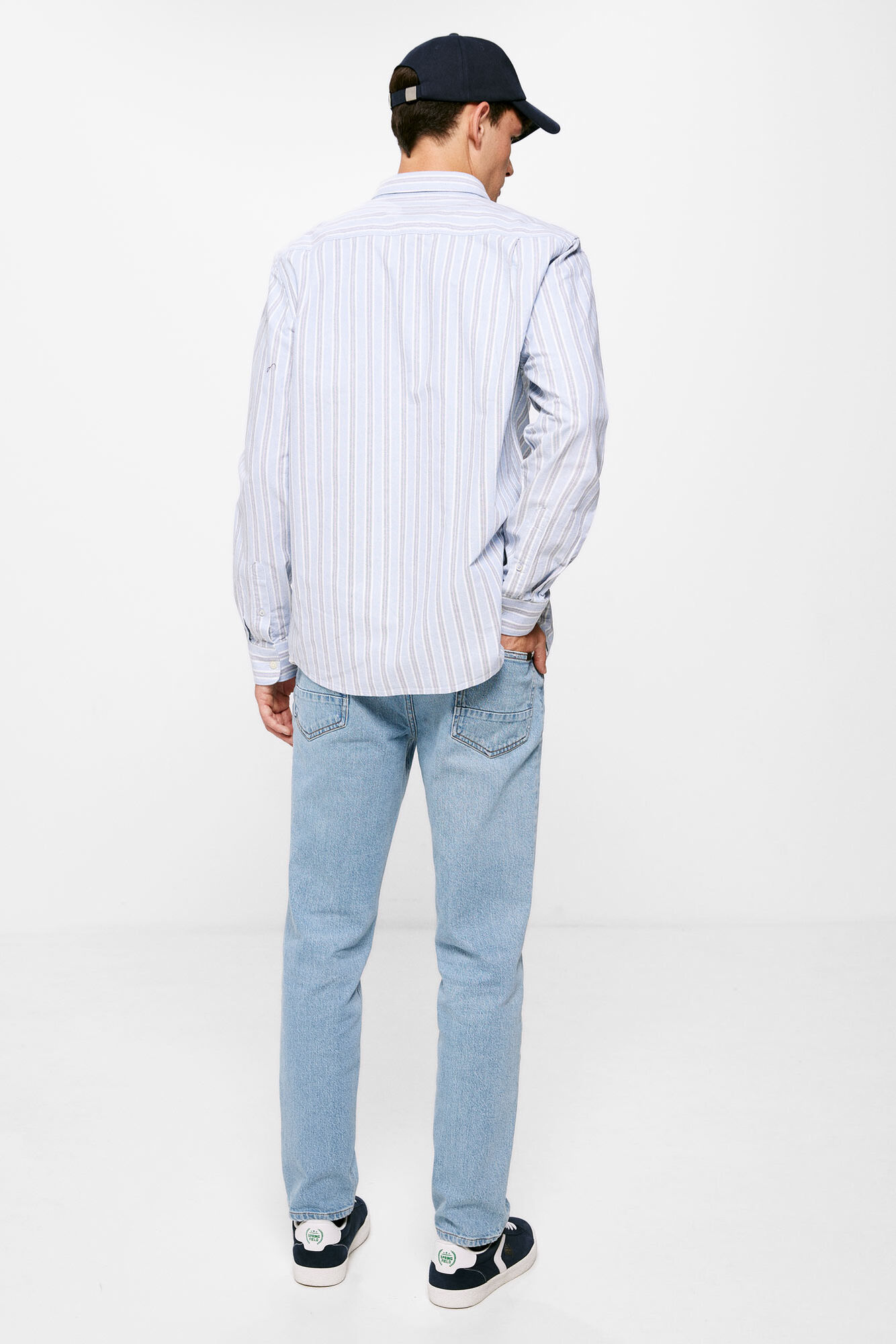 Calça jeans reta e justa, lavagem clara