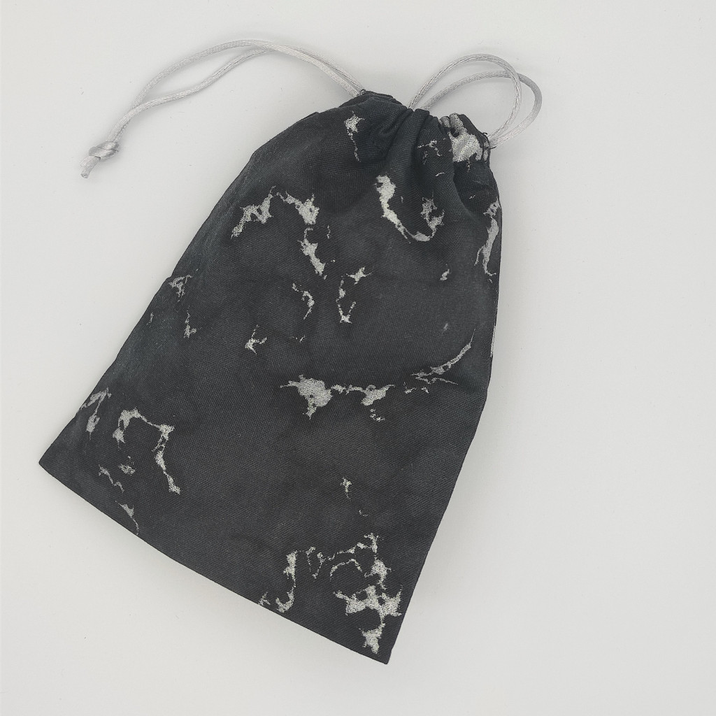 Bourse à dés noire marbrée argent