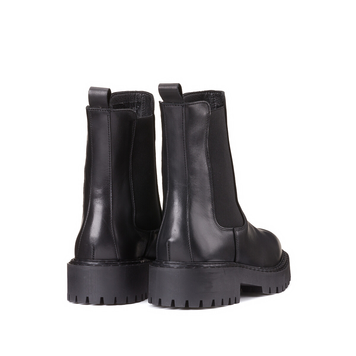 COLEÇÃO LA REDOUTE<br>Botas de couro com sola ranhurada. Assinatura JUDITH