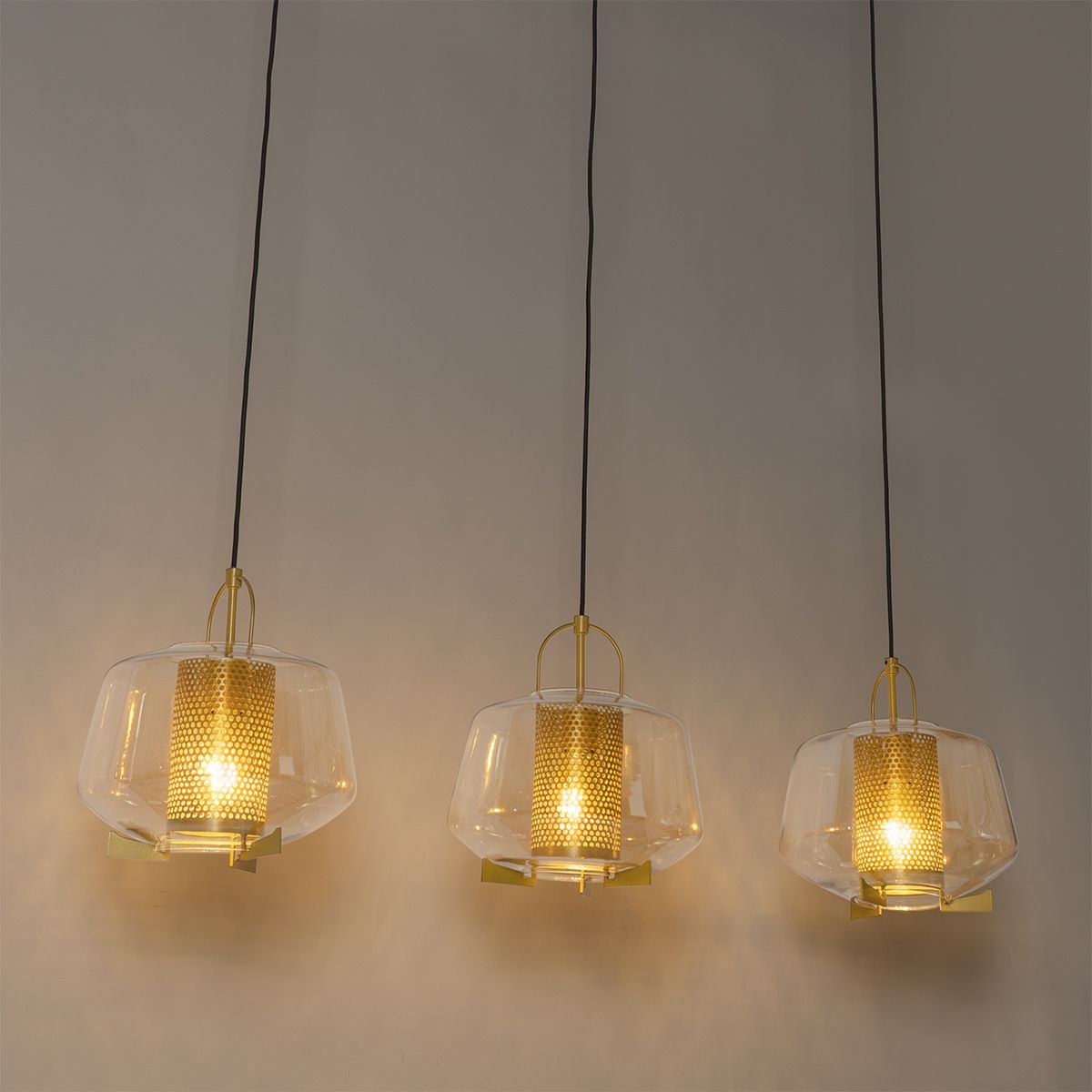 Hanglamp goud met amber glas 30 cm langwerpig 3-lichts - Kevin