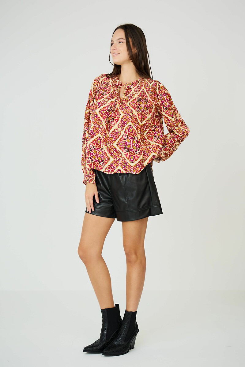 ATÉ BREVE<br>Blusa com decote em V
