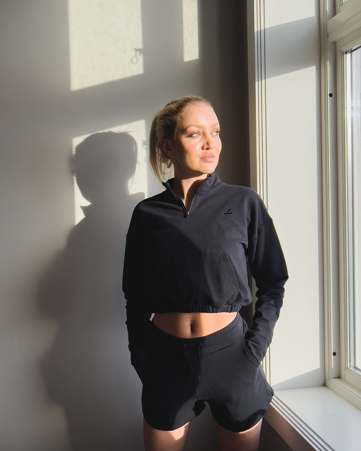 LEVITY Flex Crop Sweater Black