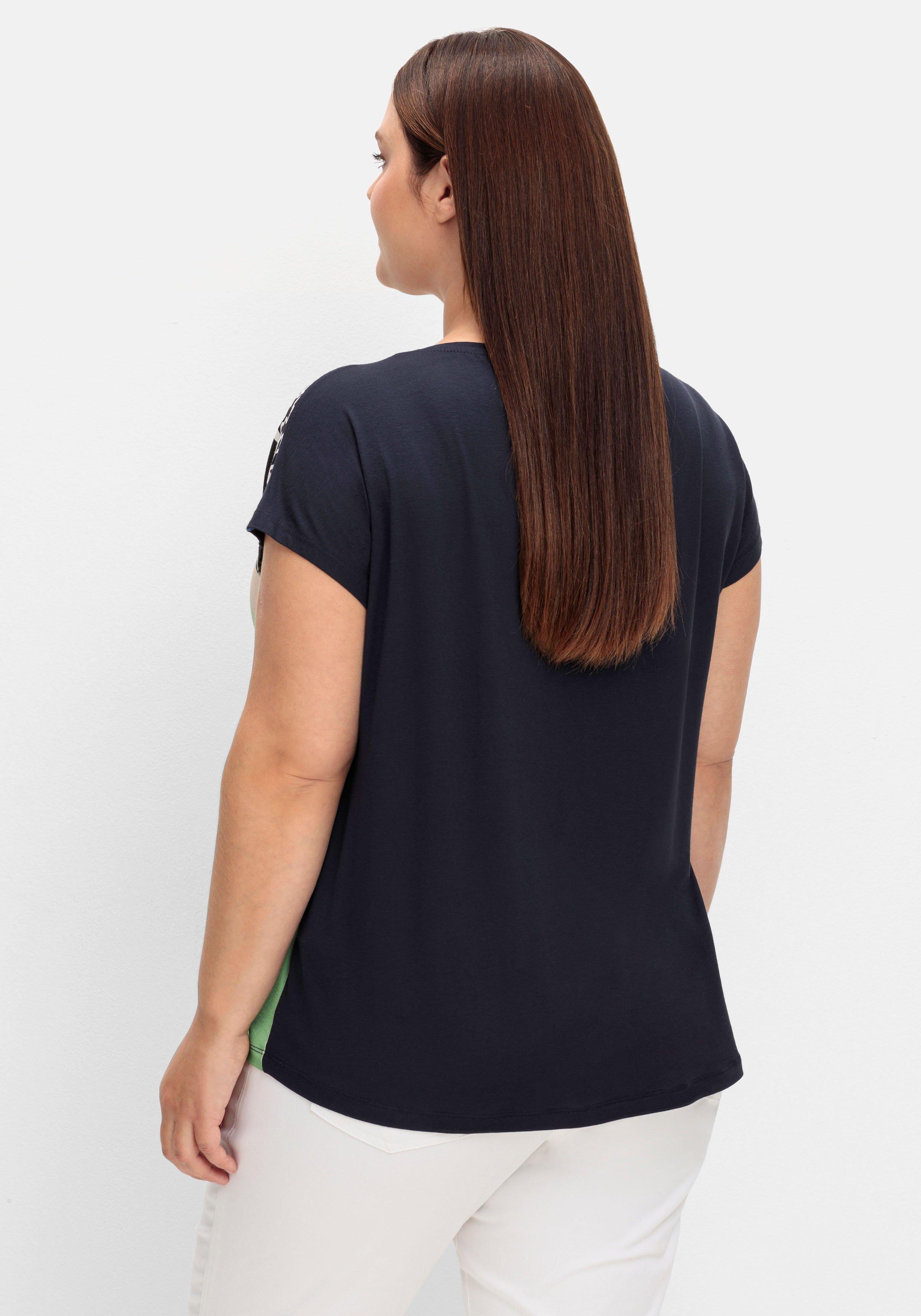 Shirt mit Frontdruck und U-Boot-Ausschnitt