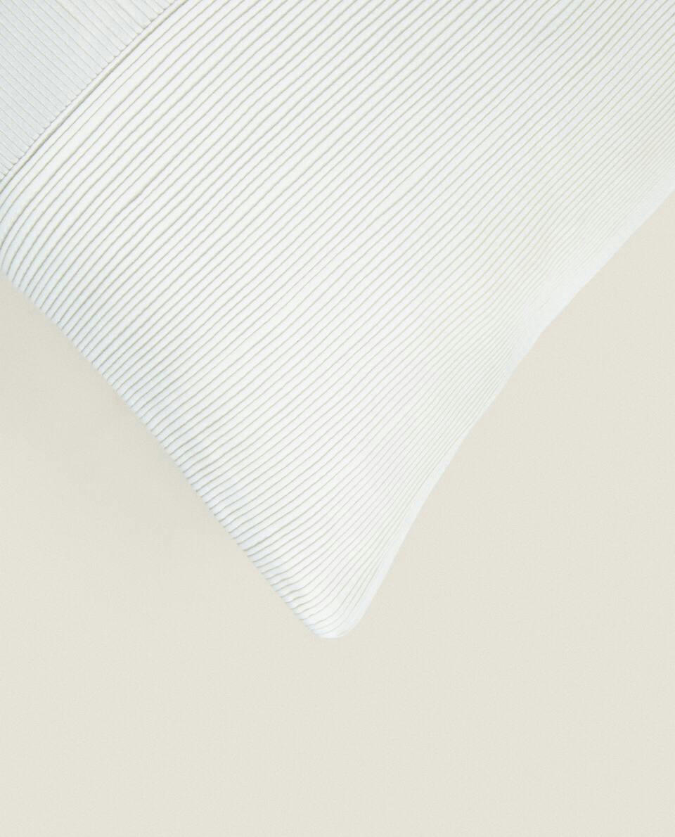CAPA DE ALMOFADA PLISSADA