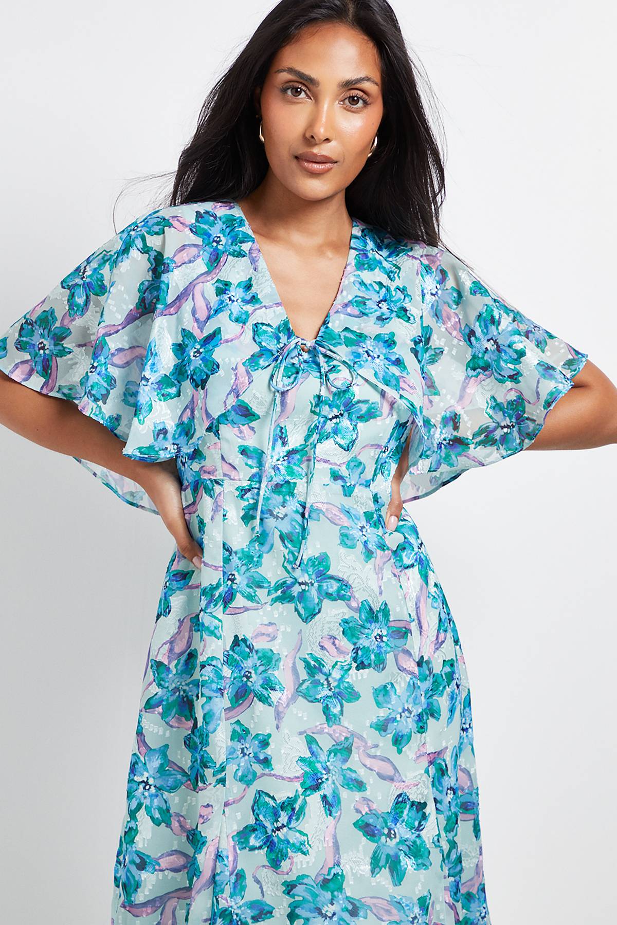 Wallis Robe Midi Petite à Manches Cape et Motif Floral Dévoré