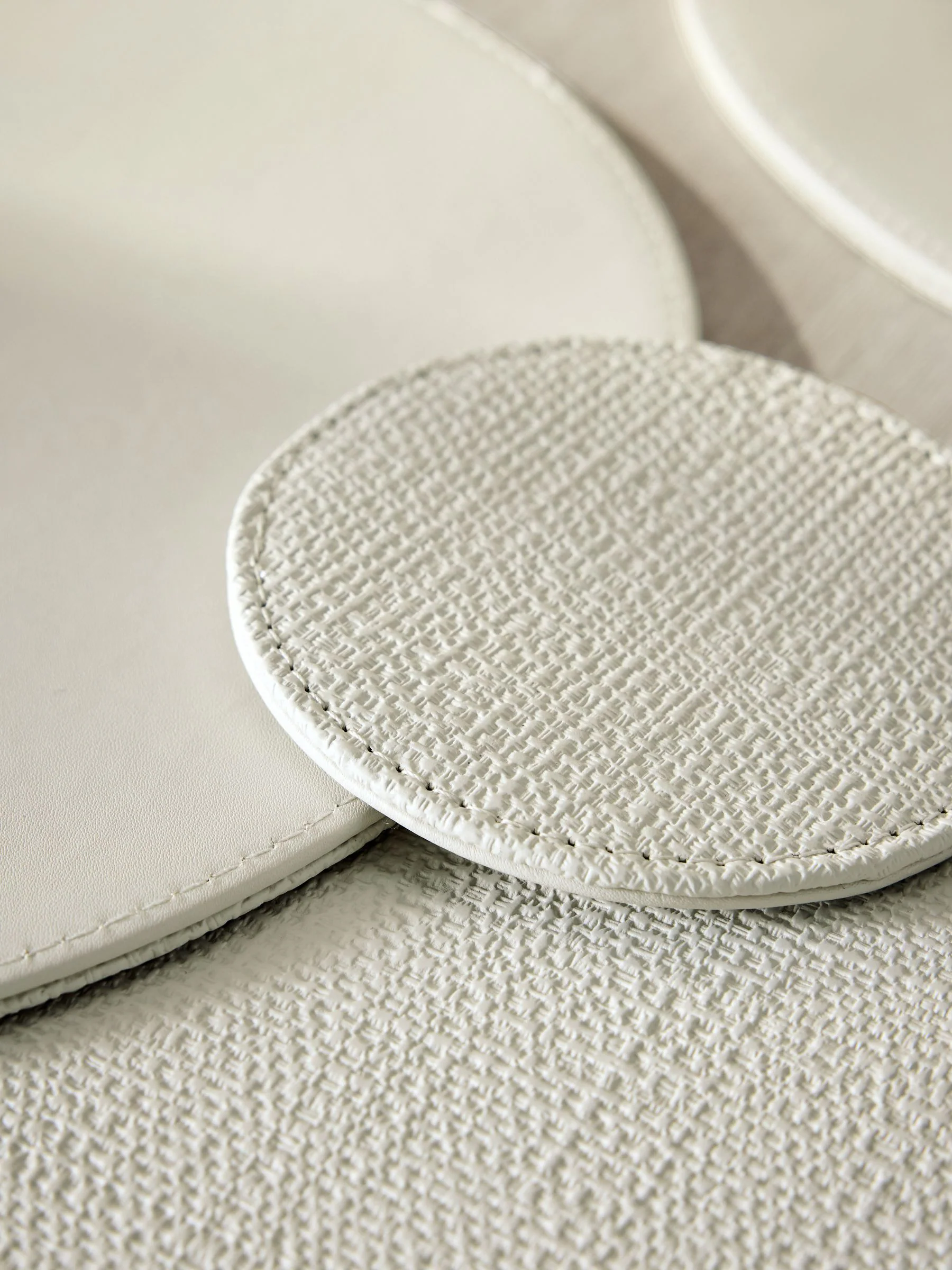 Set van 4 omkeerbare placemats en onderzetters van imitatieleer