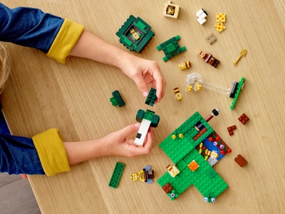 LEGO De bijenhouderij (21165)
