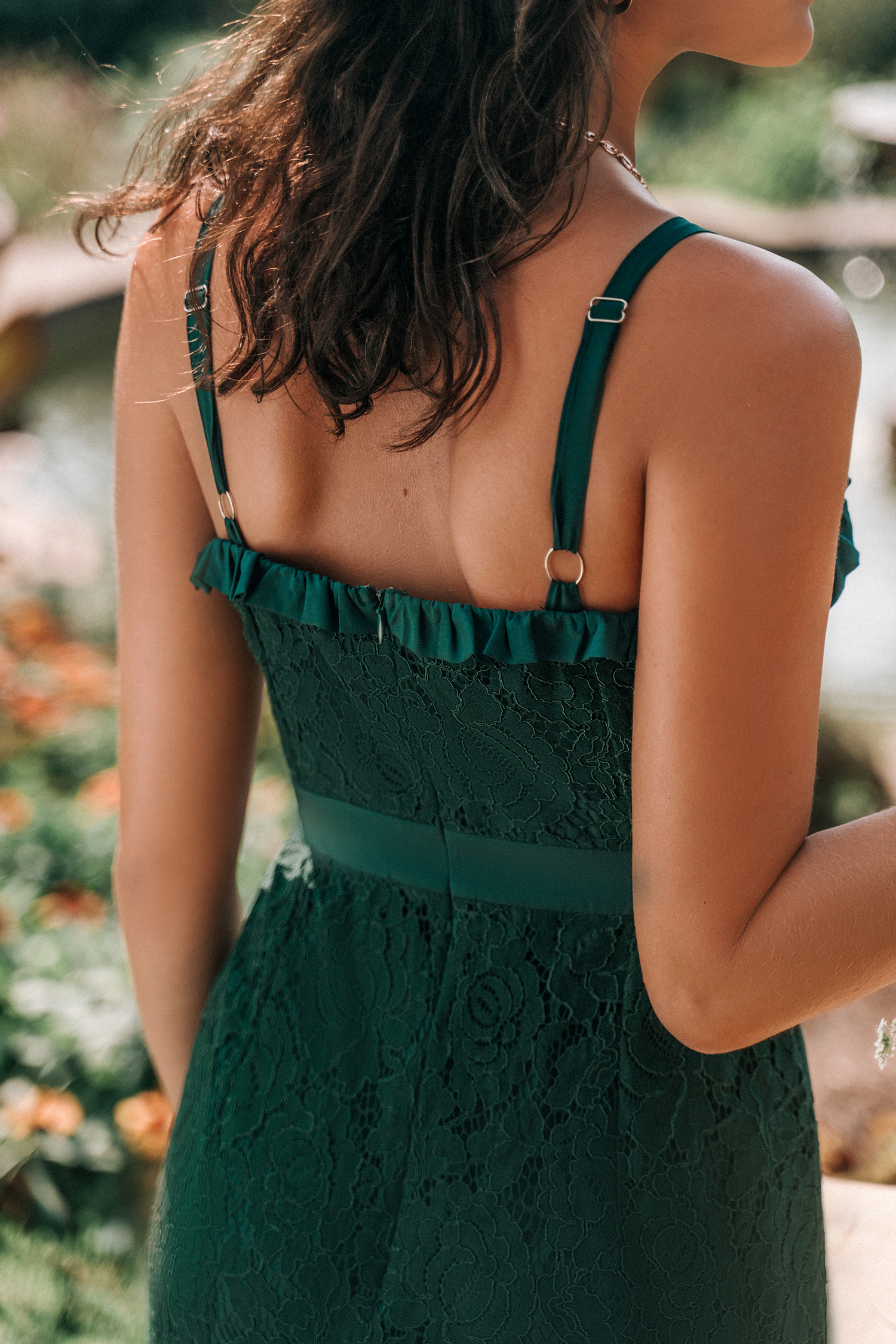 Robe midi sans manches à ourlet sirène en dentelle olive