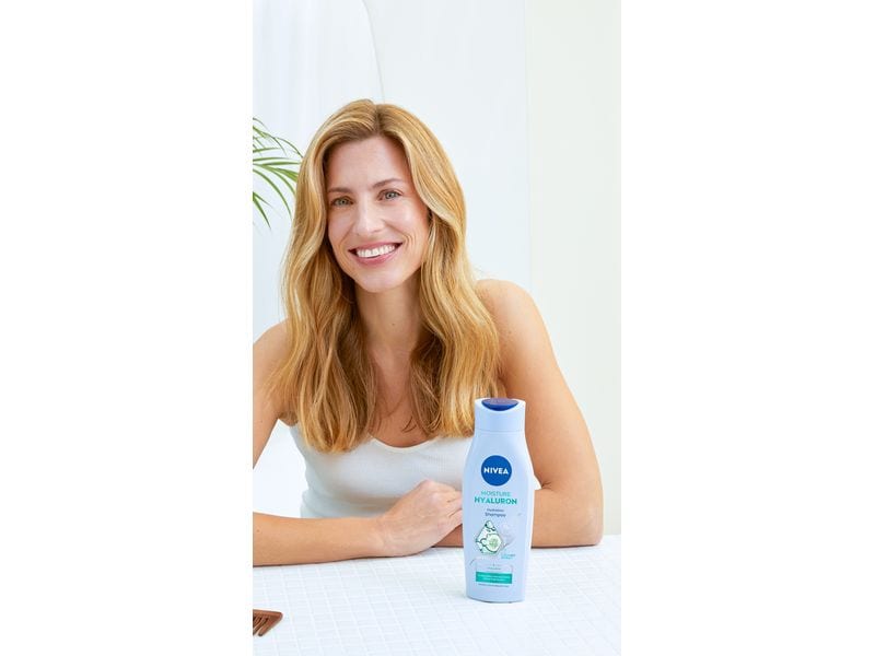NIVEA Shampoo Hydration Hyaluron 250 ml Haarshampoo versorgt das Haar mit lang anhaltender Feuchtigkeit und Glanz