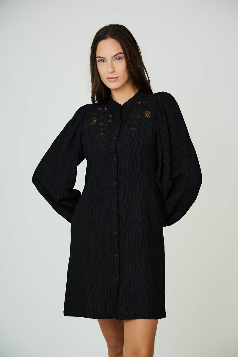 ATÉ BREVE<br>Vestido curto com mangas compridas e gola alta
