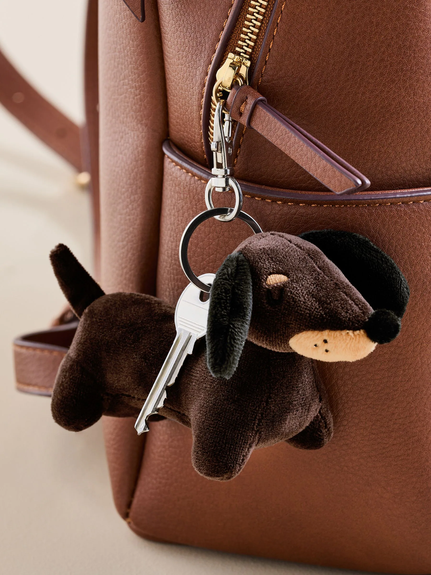Schattige pluchen sleutelhanger tas bedeltje