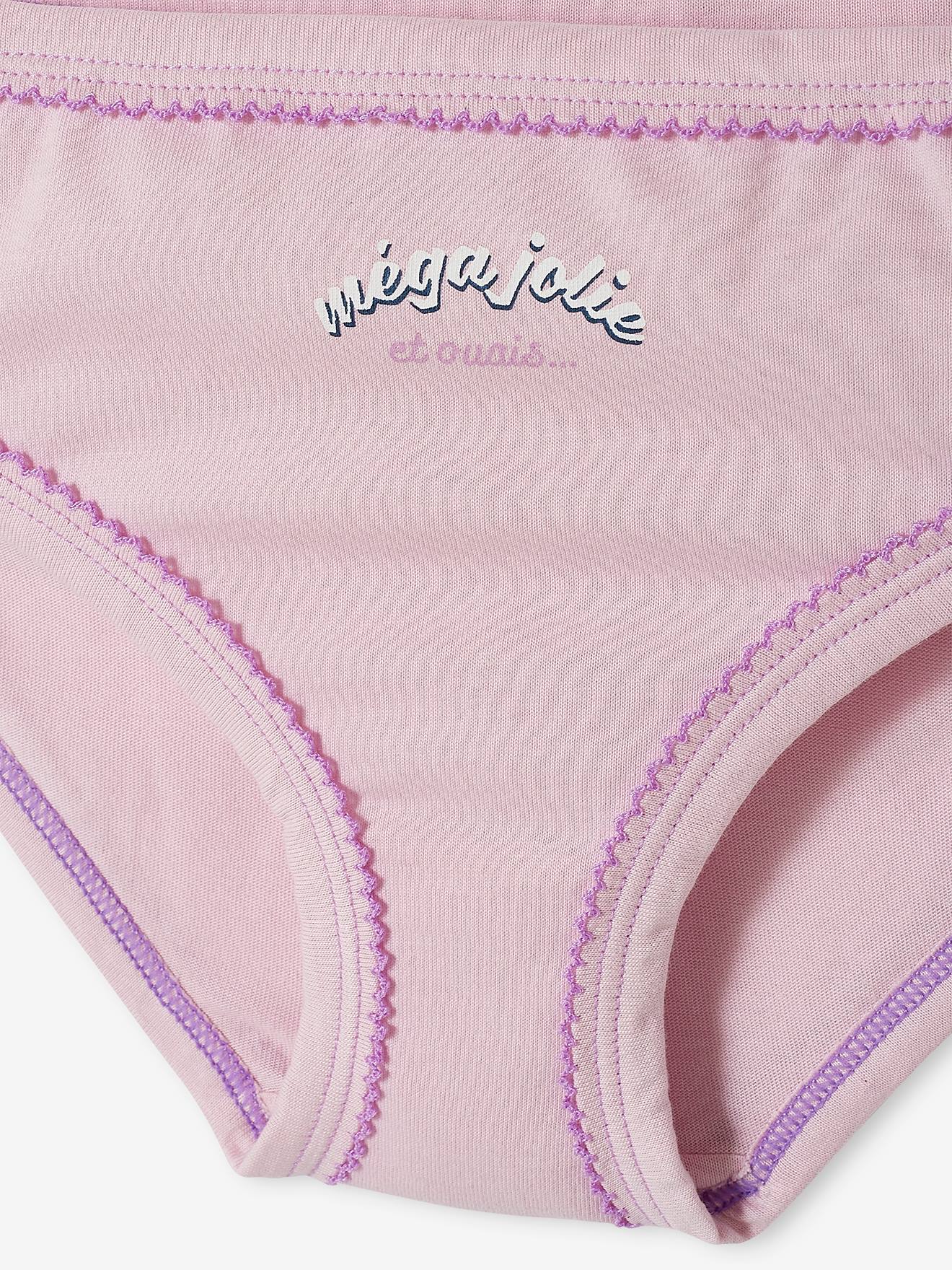 Pacote com 7 calcinhas lisas brancas para meninas com estampas.