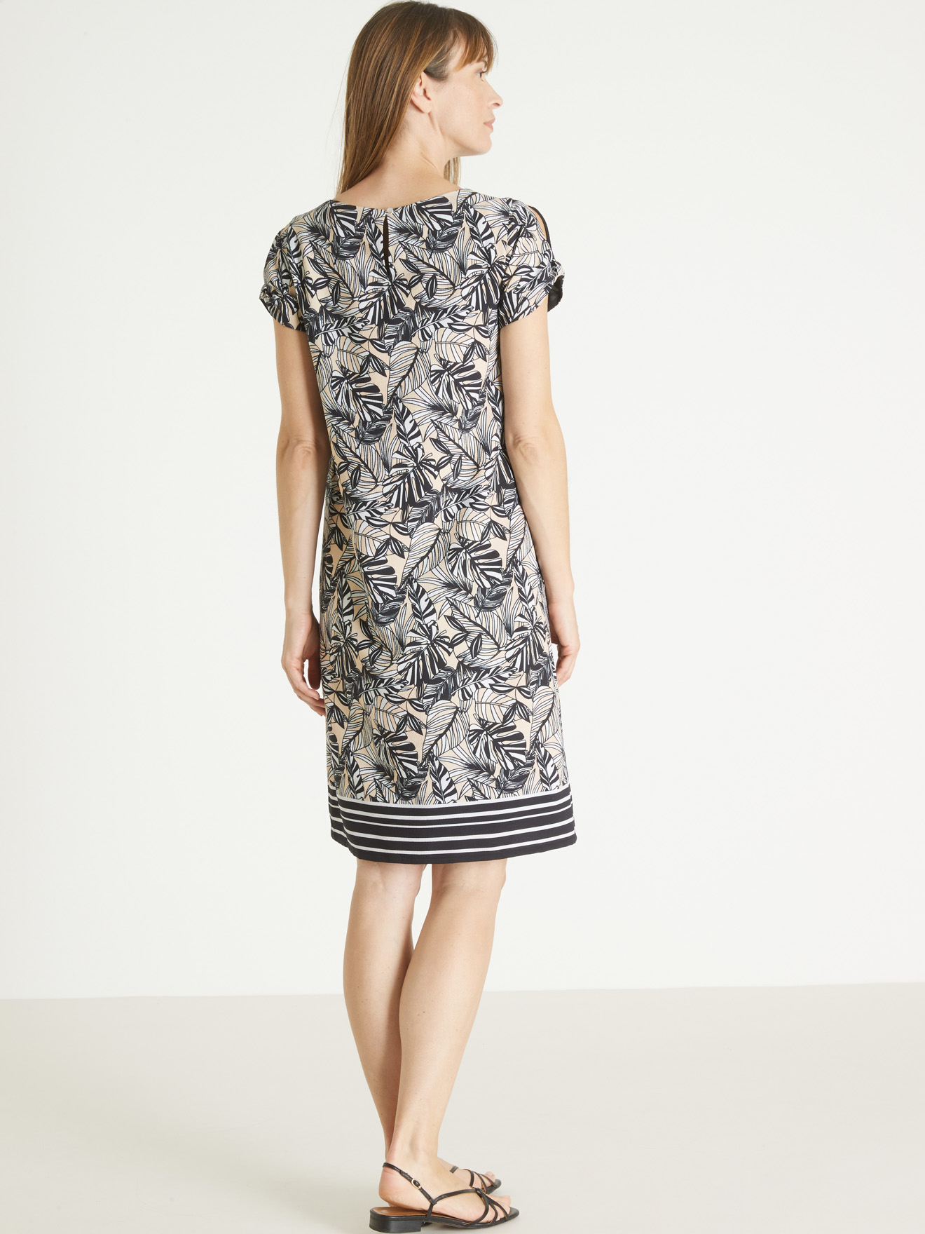 Robe housse manches courtes