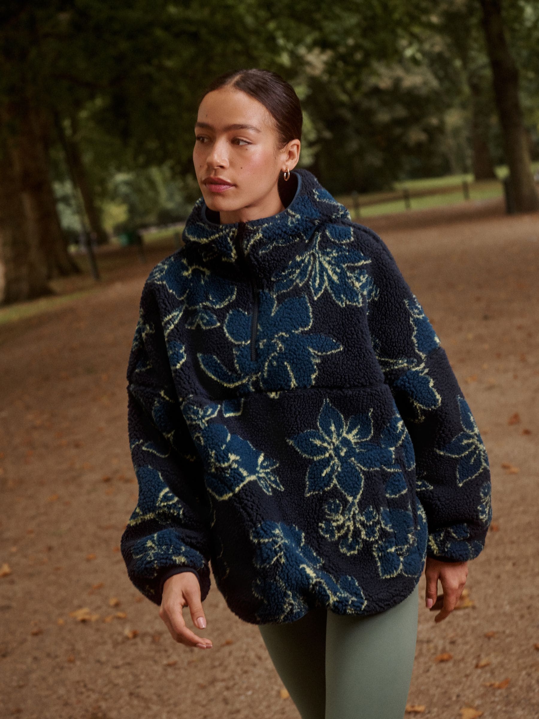 Marineblauwe bloemenprint - Active Borg Hooded Jacket