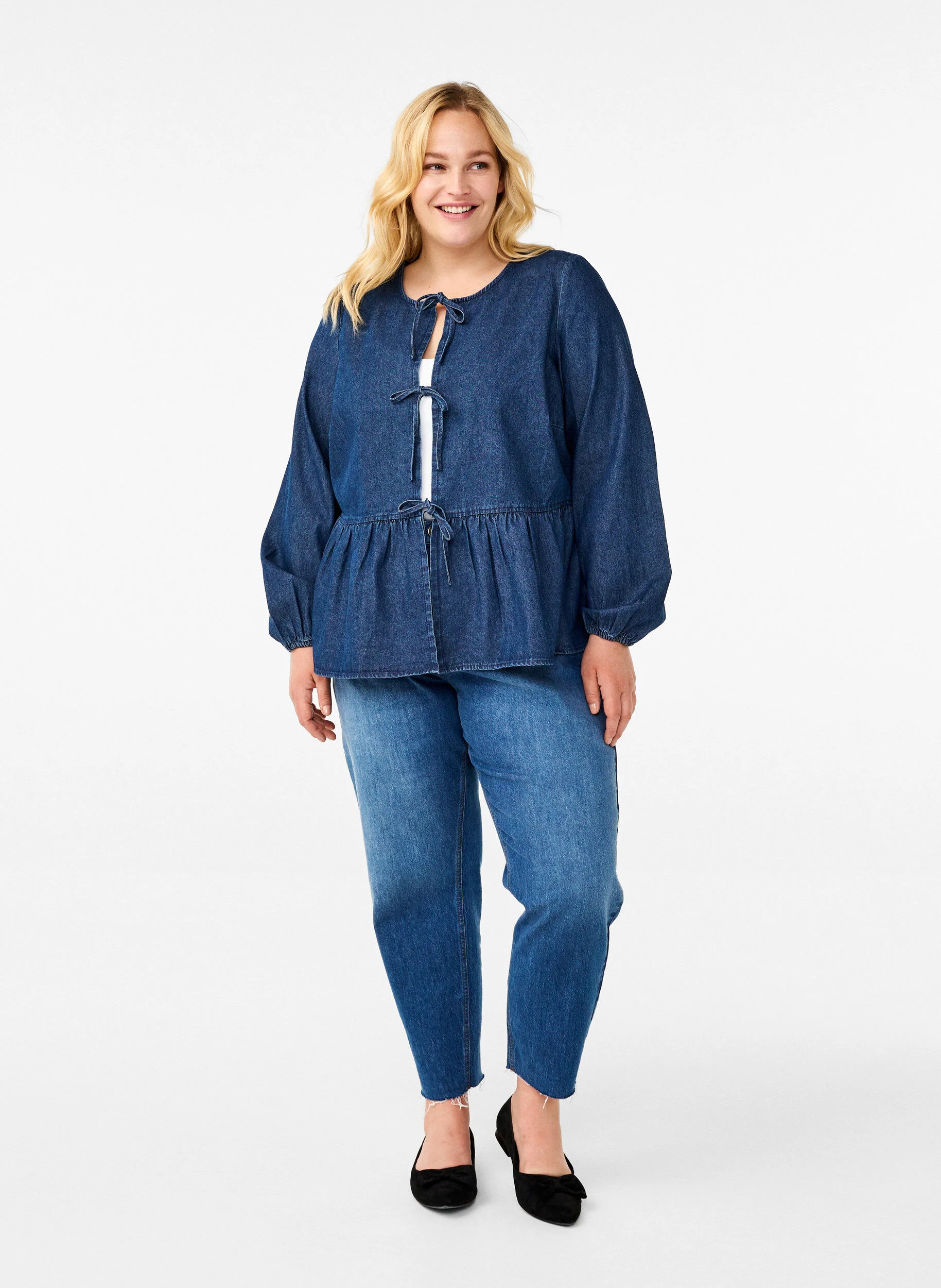 Peplum bluse i denim med bindelukning