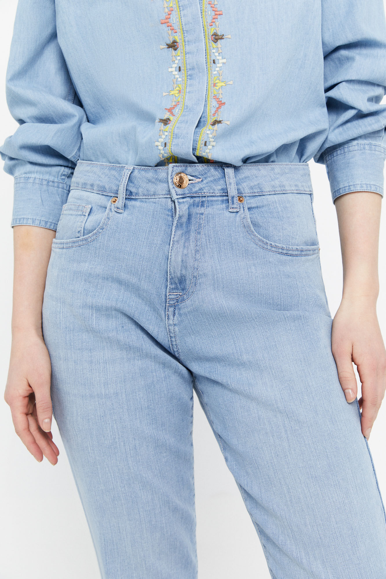 Calça estilo Mom Fit - Azul escuro