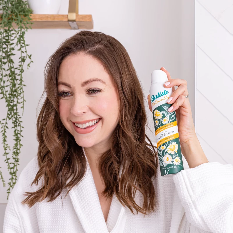 Batiste Naturally Green Tea & Chamomille Dry Shampoo 200 ml