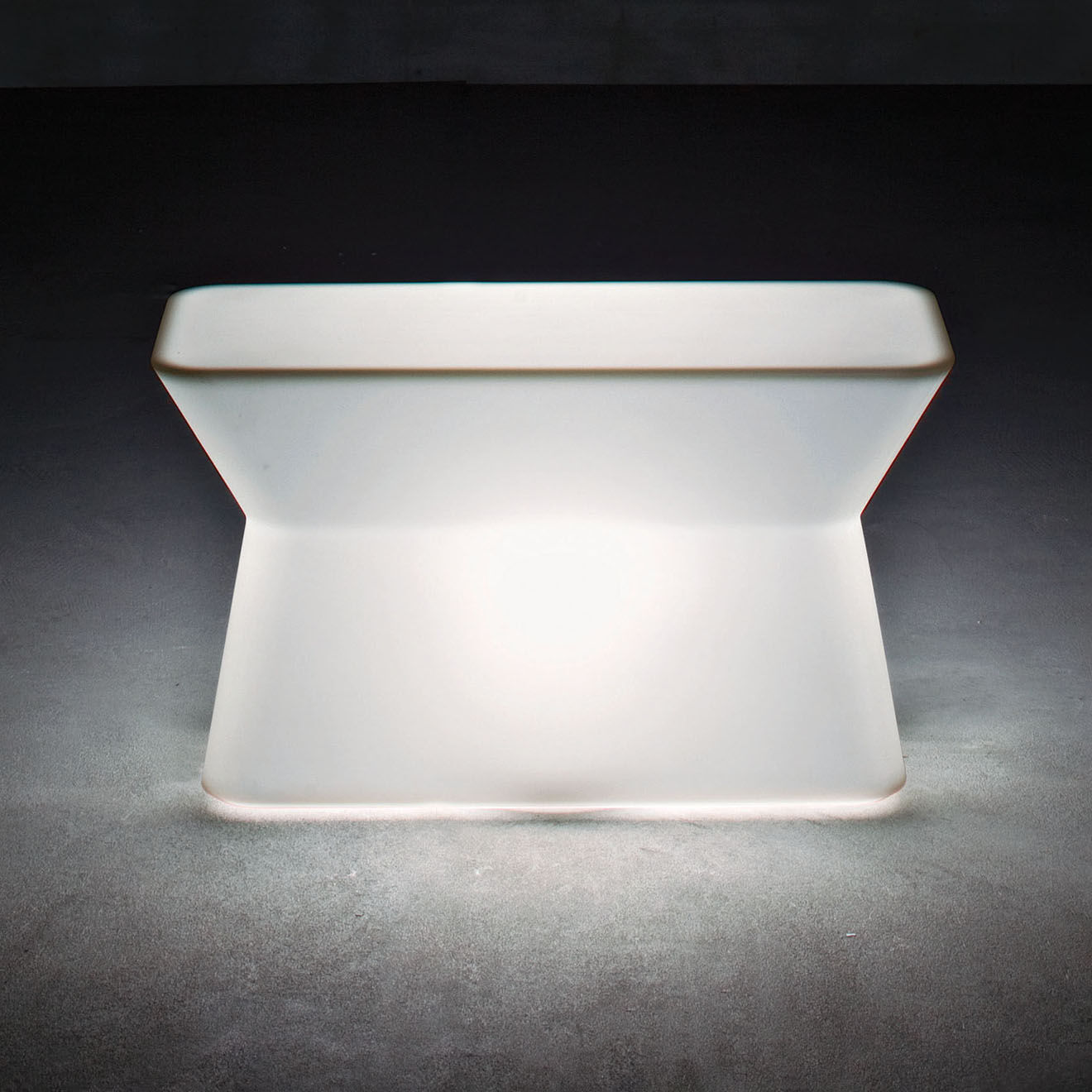 Serralunga Table lumineuse palenquera design par lina obregon blanche - 70x40x30 cm