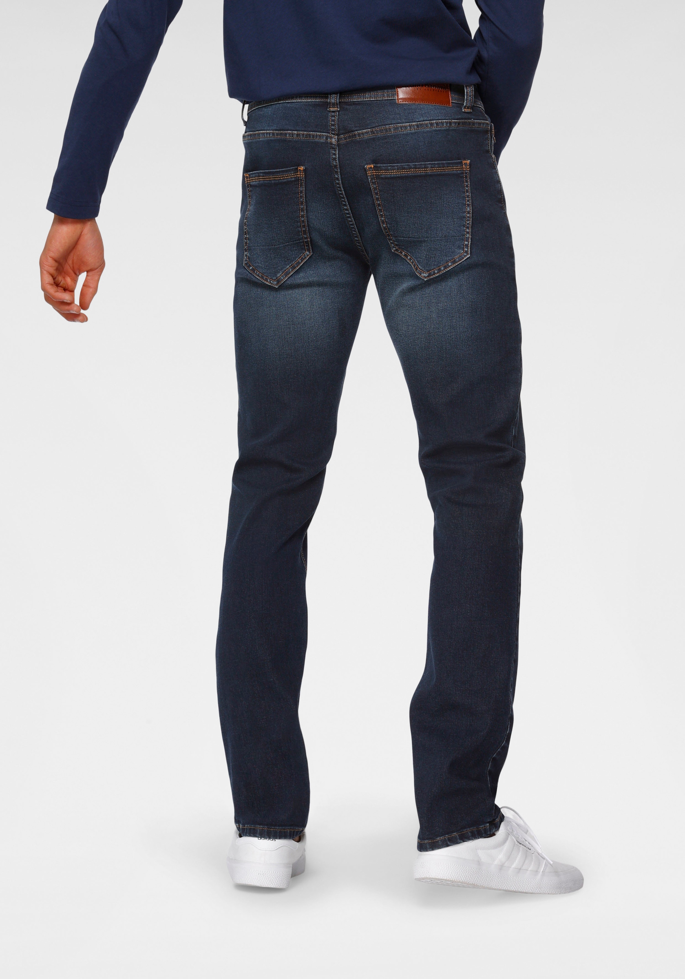 Bruno Banani Slim-fit-Jeans »Grady«, schmale Beinform,  niedrige Leibhöhe,  mit Eingrifftaschen