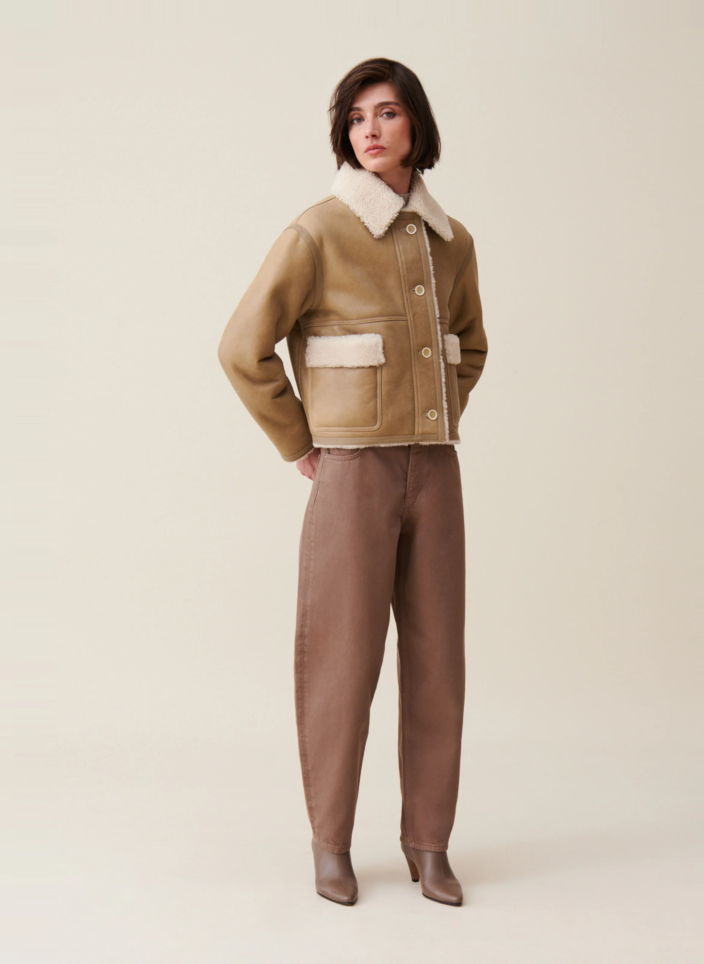 Veste courte en cuir| Beige
