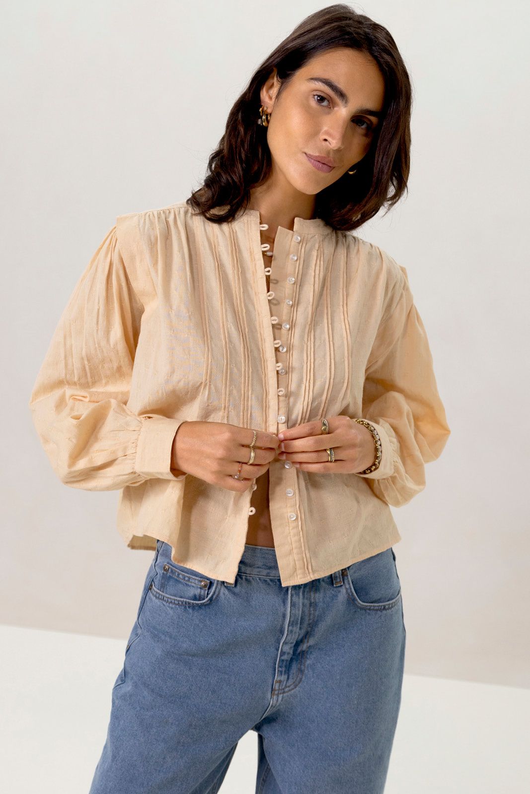 Lichtoranje blouse met pintuck details