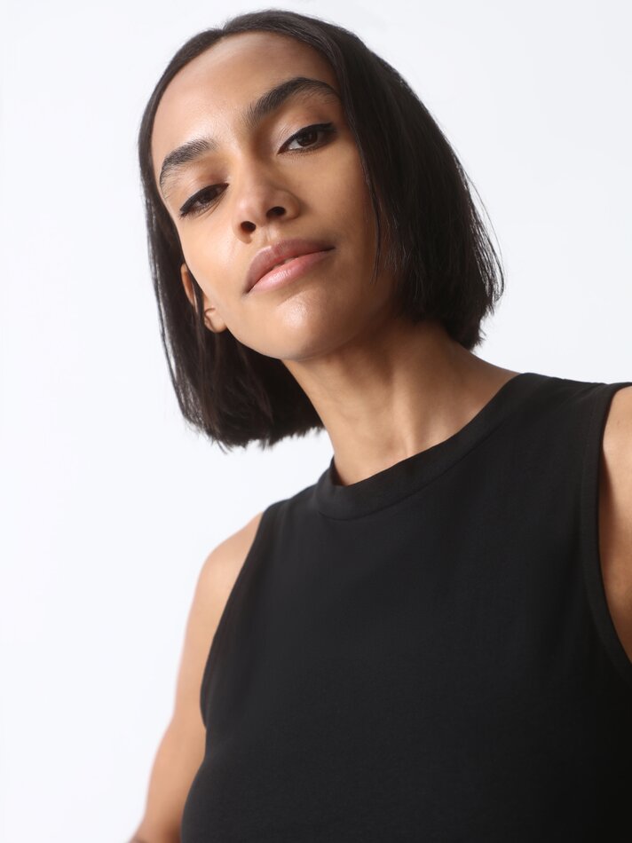 Blusa sem mangas - Preta