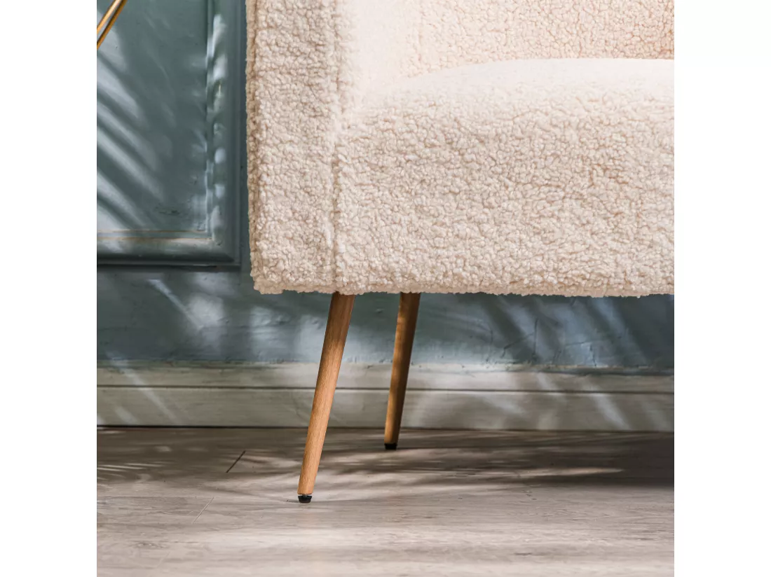 Fauteuil de salon en métal et bouclettes blanches