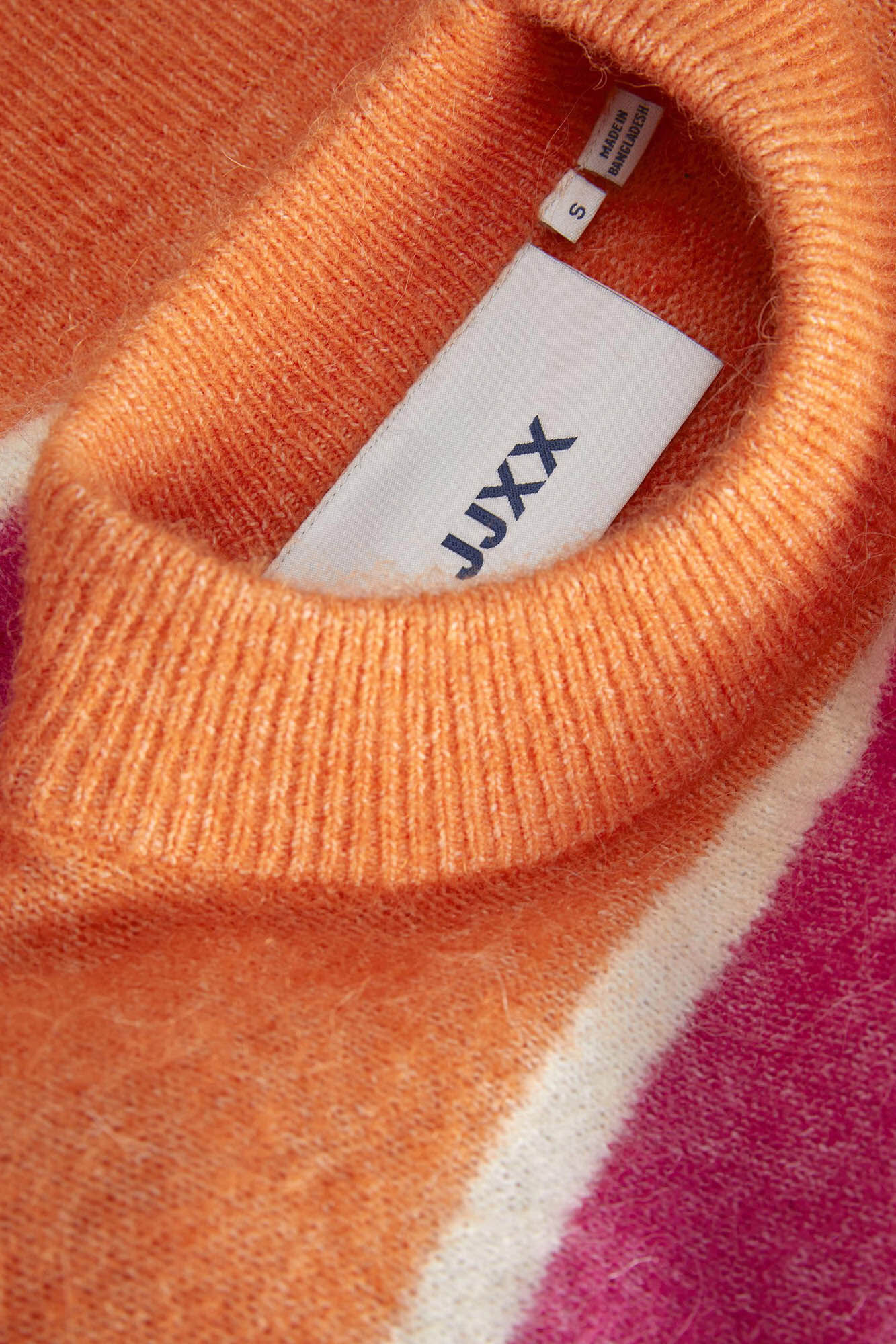 Suéter feminino listrado multicolorido
