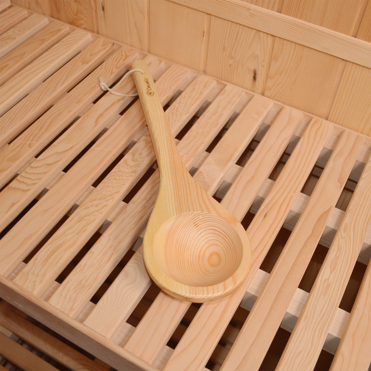 Dewello® Saunakelle Holz I Saunalöffel Groß I Aufgusskelle Sauna I Hochwertiges Saunazubehör I Aus echtem Pinienholz