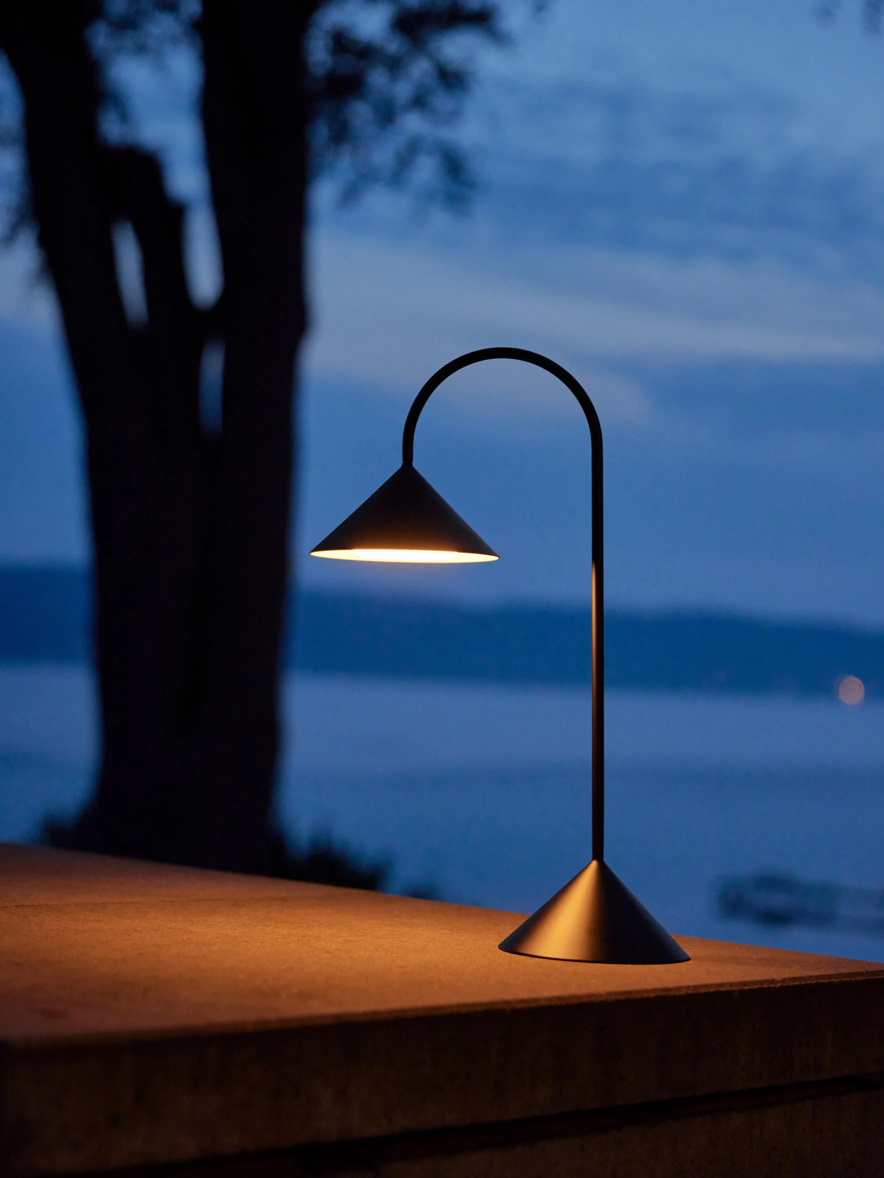 Draagbare outdoor LED-tafellamp Grasp, dimbaar