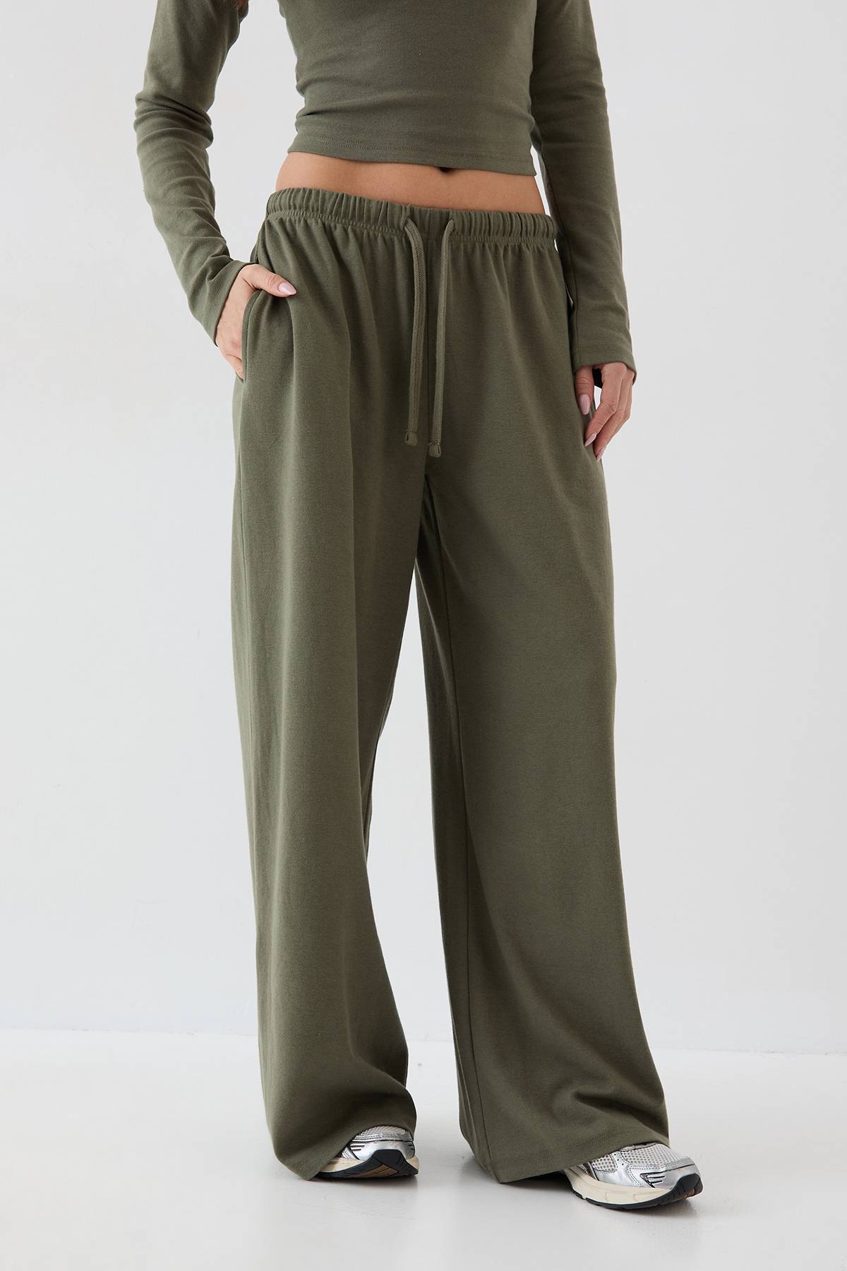 Pantalon Large à Côtes Brodées DSGN Studio