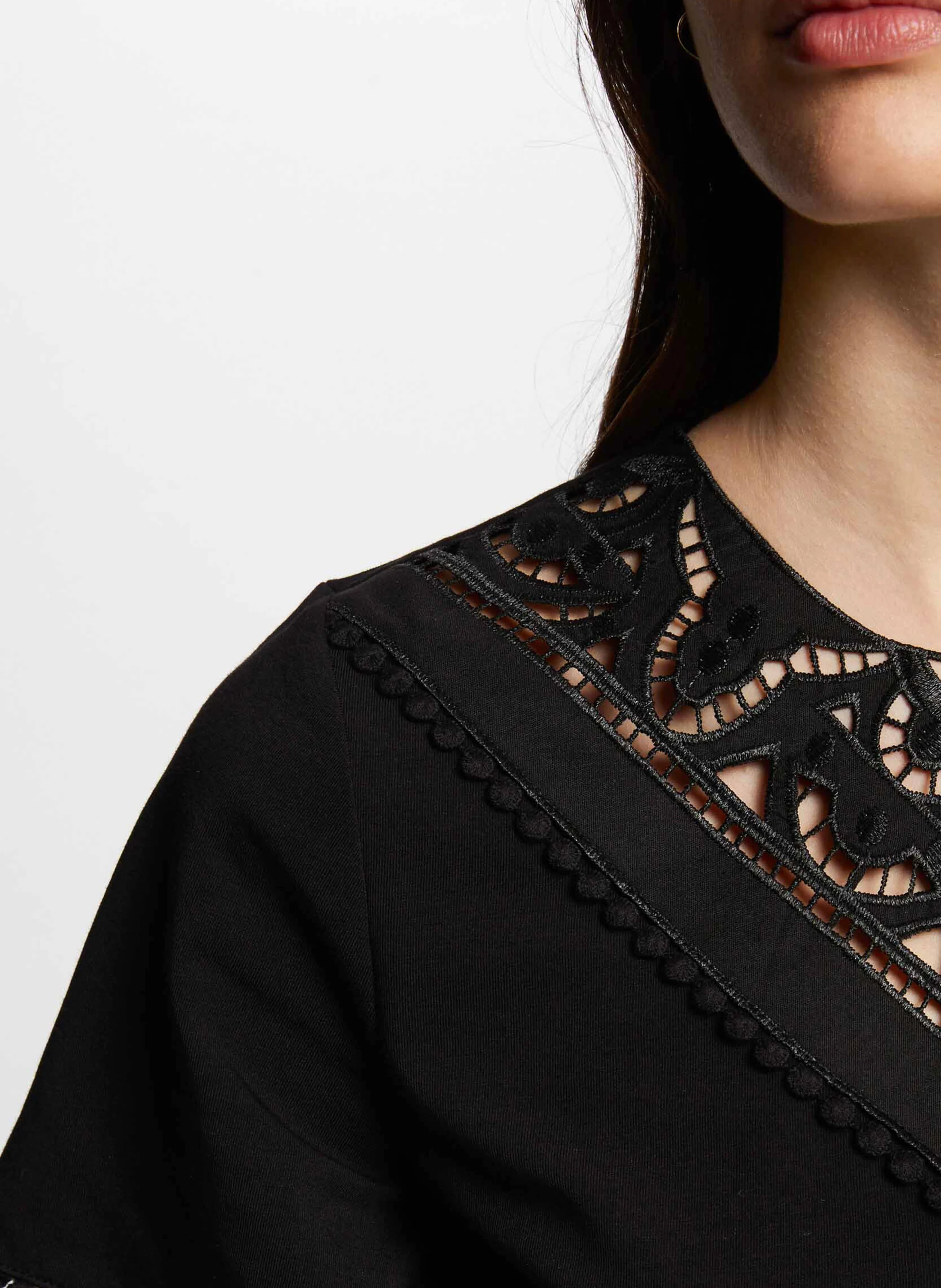 DORIA - Tee-shirt droit col rond brodé en coton mélangé | Noir