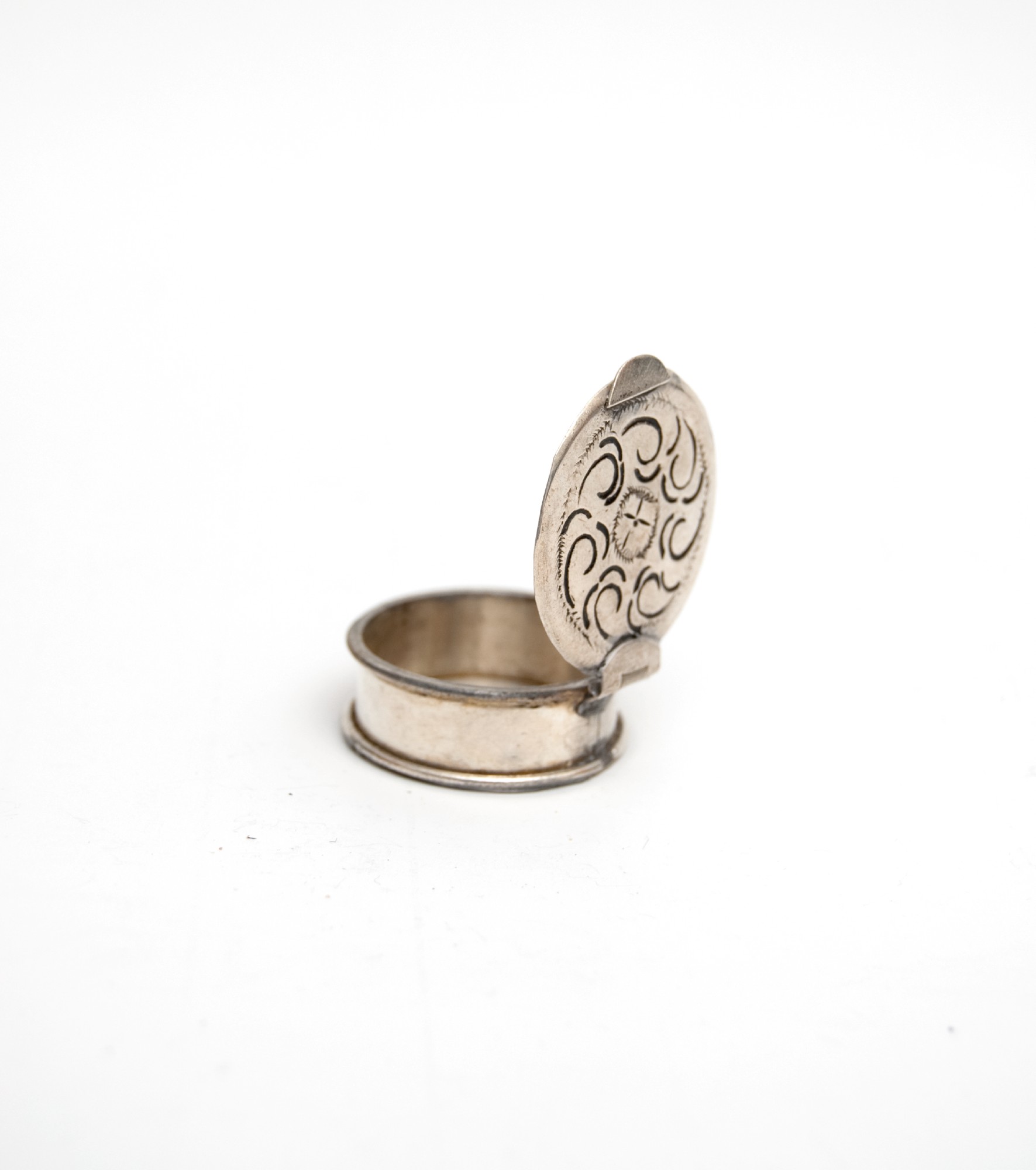 Schmuckdose 'Croix', gold, T 2 cm, B 5 cm, H 14 cm von fischer's lagerhaus