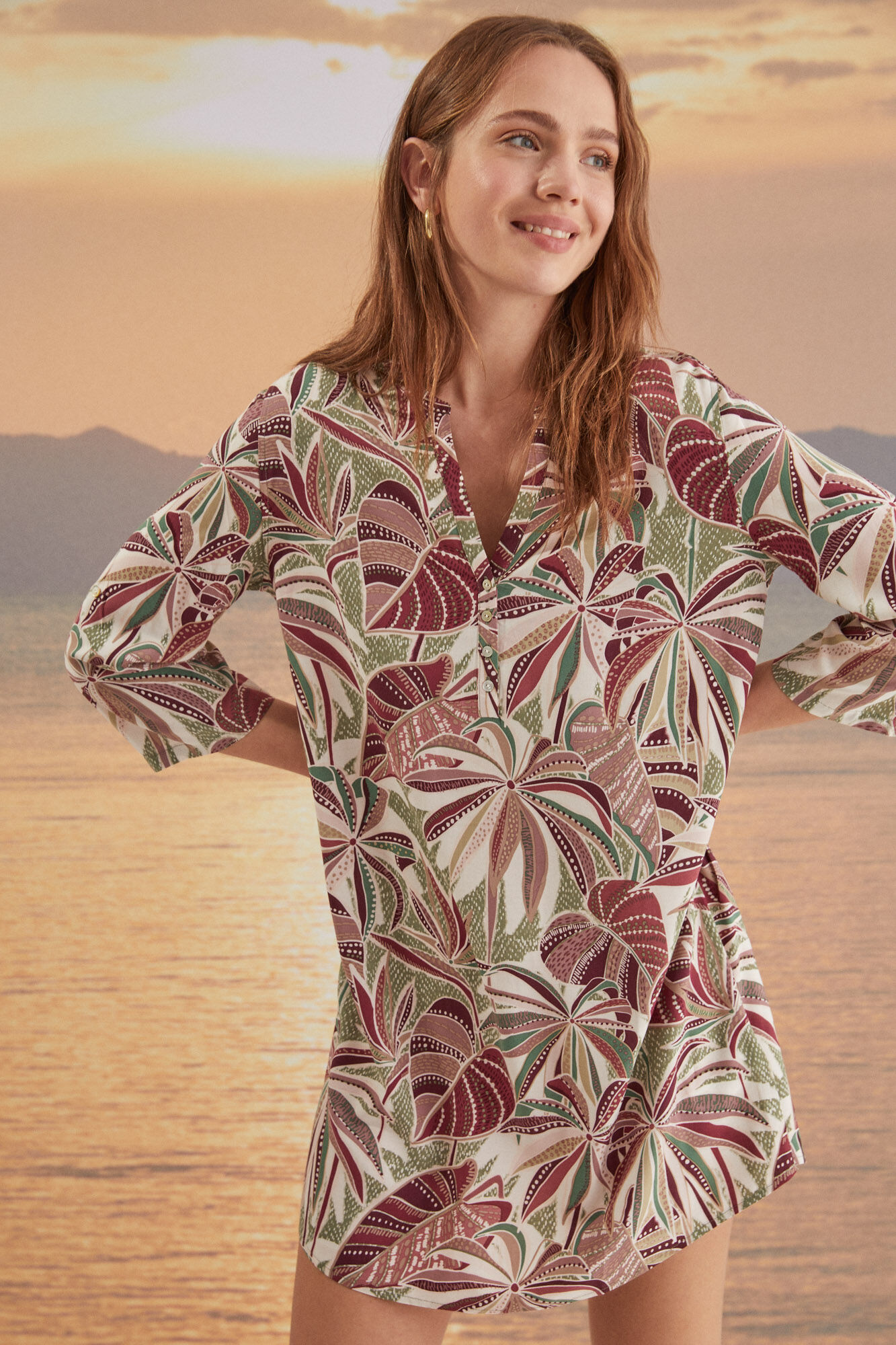 Top cropped com estampa tropical - estampa