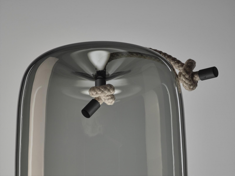 Brokis Knot Cilindro tafellamp LED oplaadbaar rookgrijs - zwart