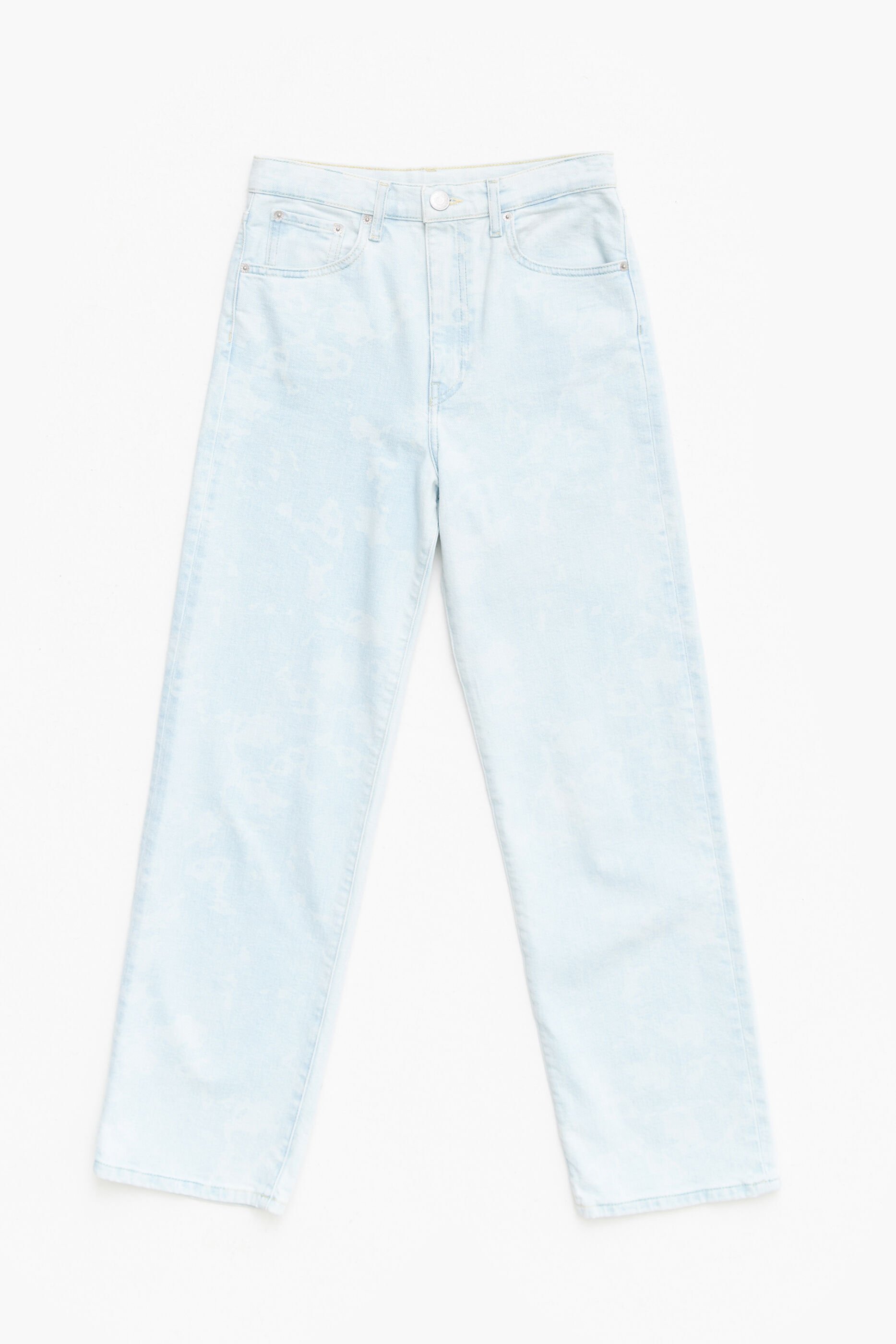 CALÇA RETA CROPPED - Calça jeans de corte reto com estampa camuflada de panda em tom azul lavado.