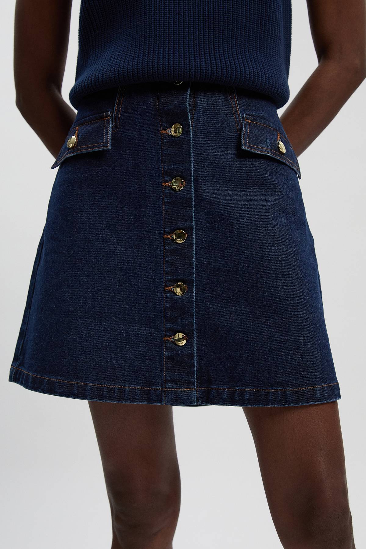 KarenMillen Mini-jupe En Jean À Boutonnage Devant Petite Taille