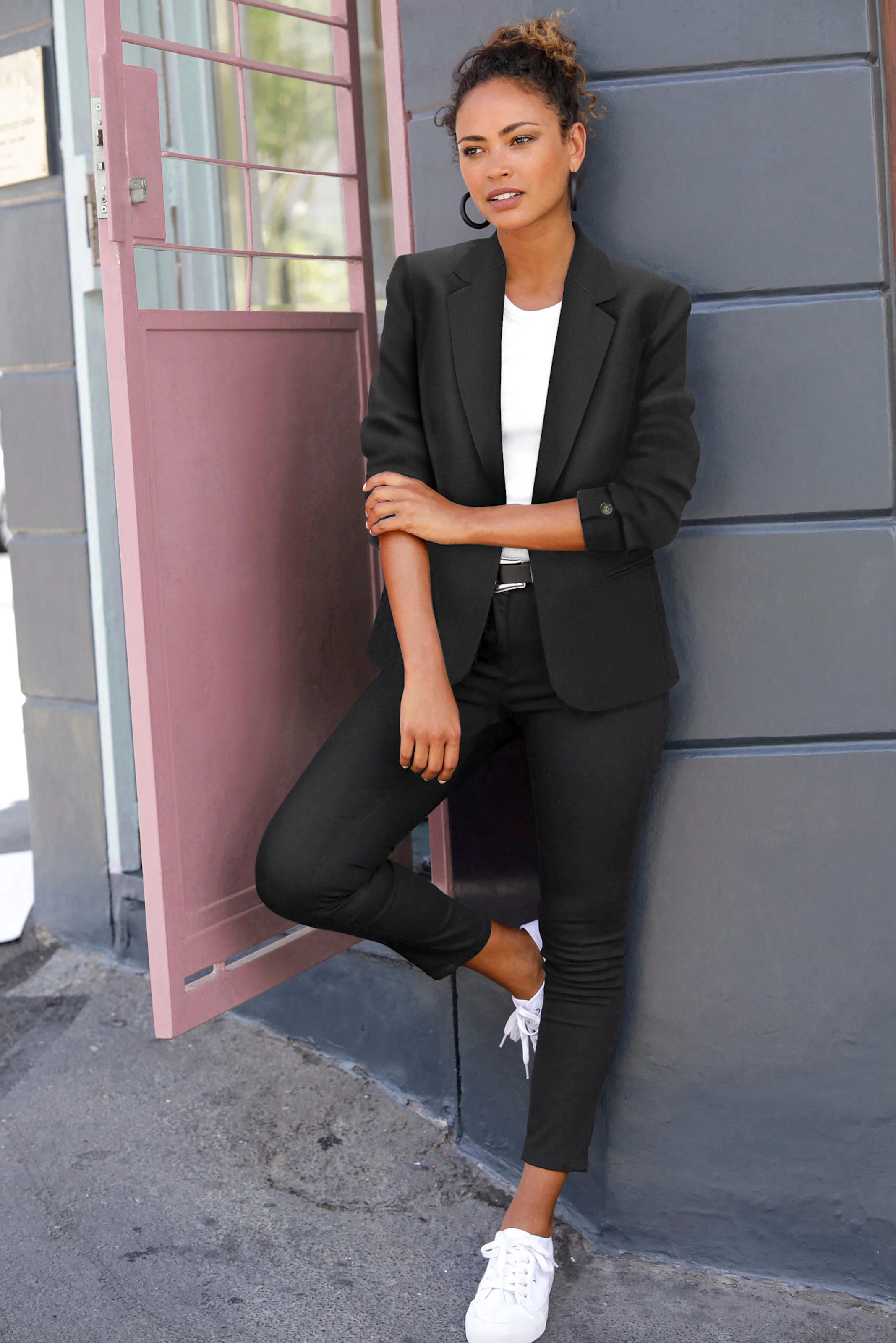LASCANA Kurzblazer in schwarz