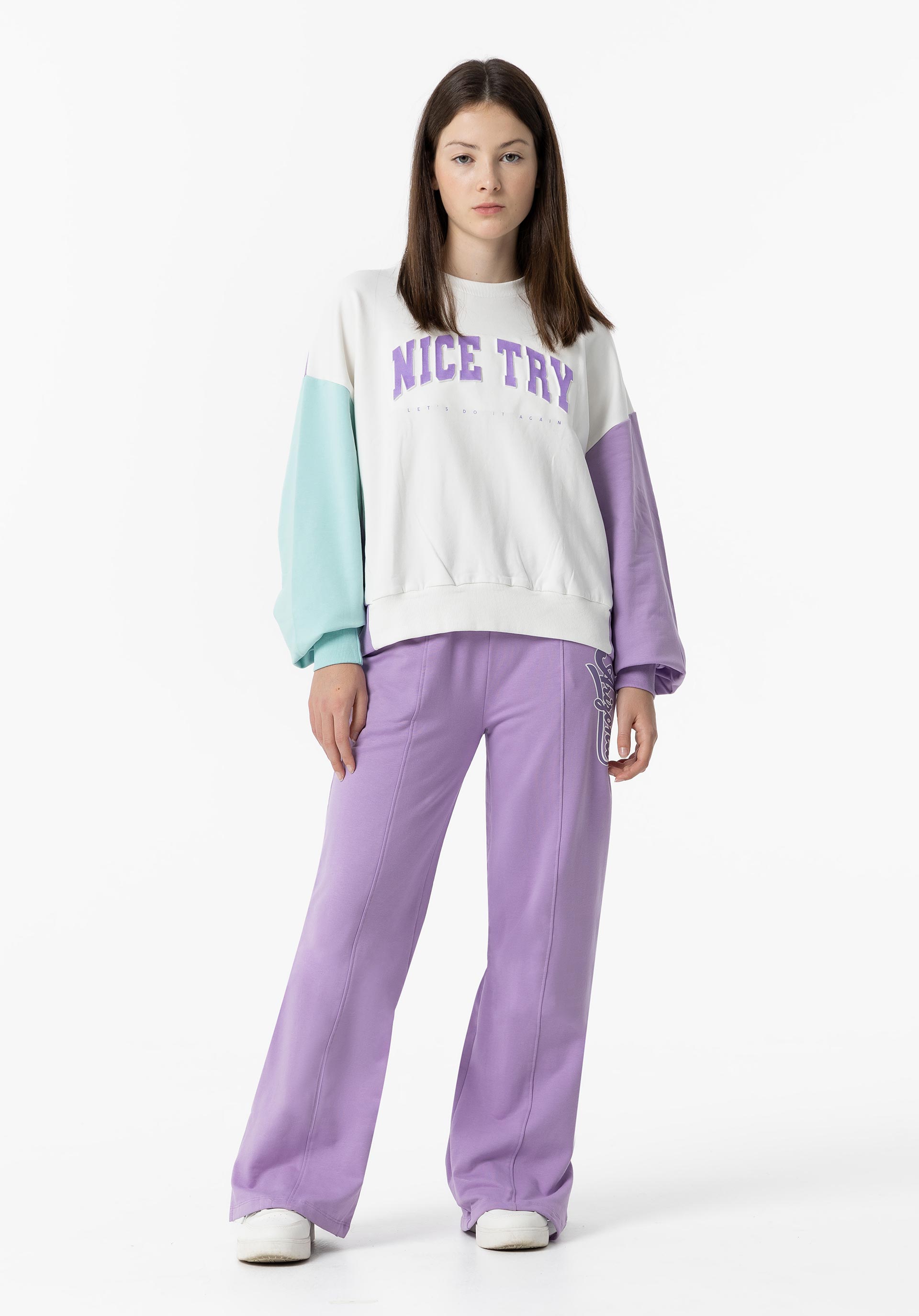 Sweatshirt Tricolor Texto com Relevo