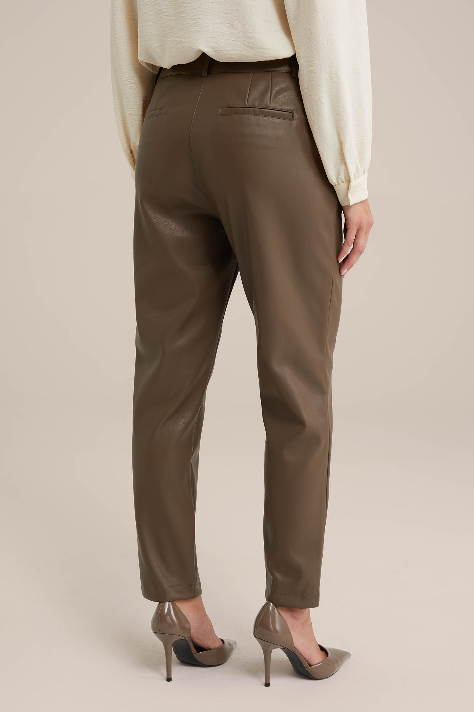 regular fit broek van imitatieleer WE Fashion Lichtbruin