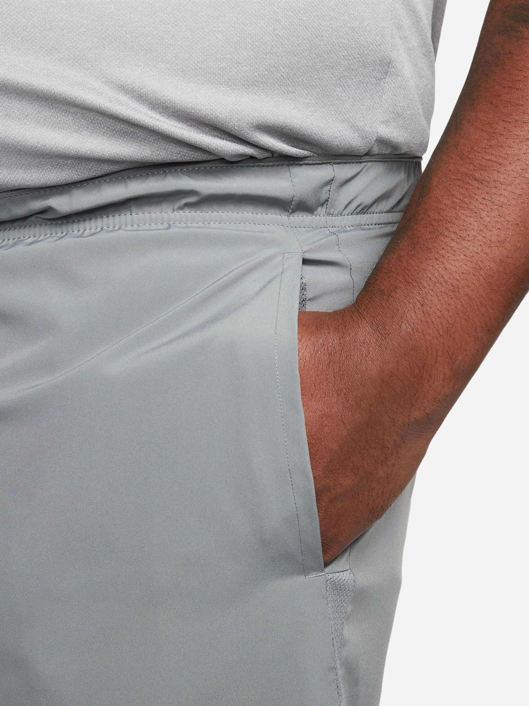Grijs - Nike Challenger Dri-FIT hardloopshort met slipvoering