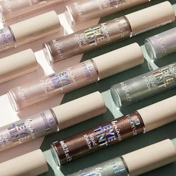 luminous Eye Tint liquid shadow 04 Glazed Candy Cloud