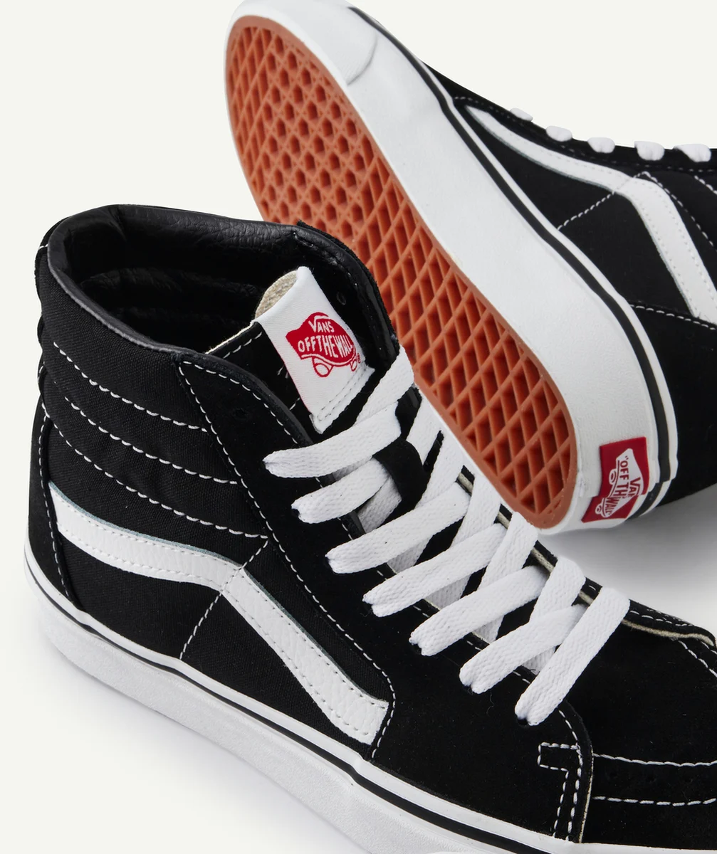 VANSBASKETS MONTANTES ADO BLANCHE ET NOIRE SK8-HI